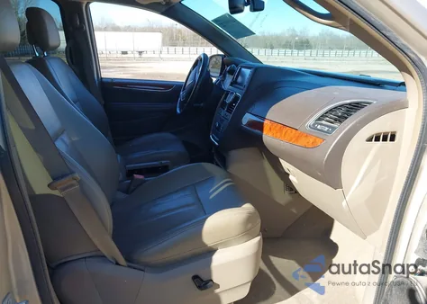 2016 Chrysler Town & Country Touring-L Anniversary Edition from USA, damaged, VIN 2C4RC1CG3GR135681